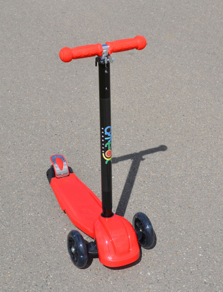 Самокат трехколесный Ateox с телескопическим рулем (Красный), Цвет Красный